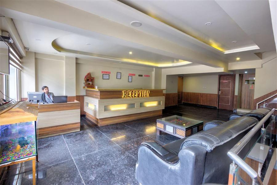 Hotel Neelam Manali Near Volvo Bus Stand Manali Exterior photo